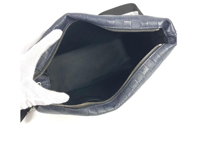 Borsa Messenger PM Damier Infini di Louis Vuitton Nero Blu navy - vista 2