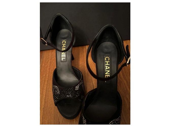 Décolleté in Camoscio Nero Chanel 38 - vista 4