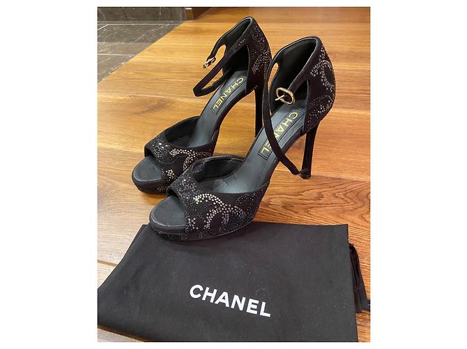 Décolleté in Camoscio Nero Chanel 38 - vista 6