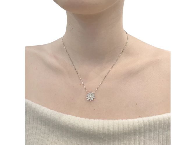 Pendente Van Cleef & Arpels, "Lotus", oro bianco e diamanti. - vista 6
