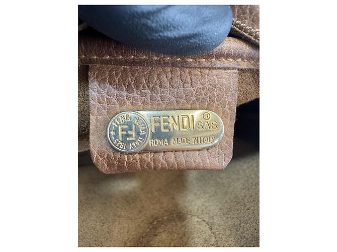 Fendi Schultertasche aus Leder Braun 298 - Ansicht 14