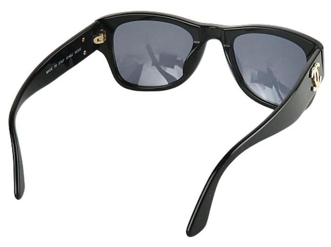 Occhiali da sole Wayfarer tinti neri e blu con logo CC dorato Chanel 02462 Nero D'oro - vista 2