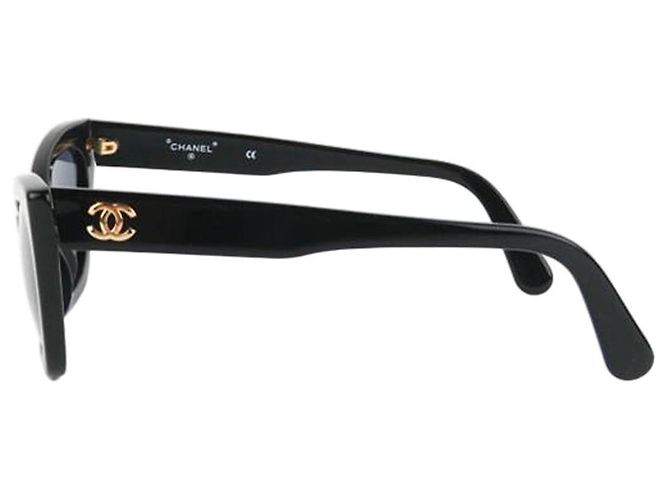 Gafas de sol Chanel Cat Eye negras con logo CC dorado 01943 Negro - vista 3