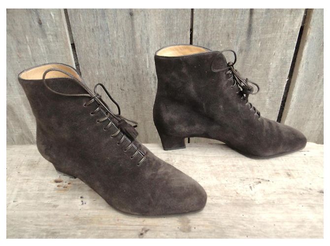 Botines Salvatore Ferragamo Marrones de Ante Castaño - vista 2