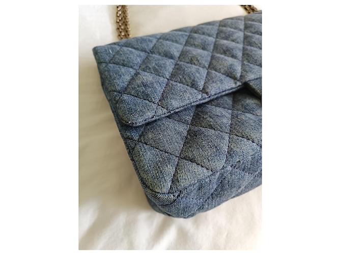 Borsa a tracolla Chanel 2.55 Reissue 227 Blu - vista 2