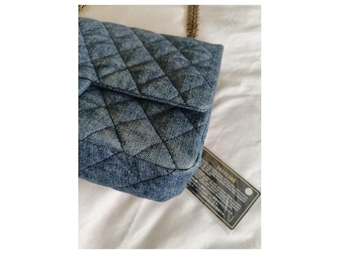 Borsa a tracolla Chanel 2.55 Reissue 227 Blu - vista 3