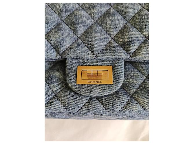 Borsa a tracolla Chanel 2.55 Reissue 227 Blu - vista 4