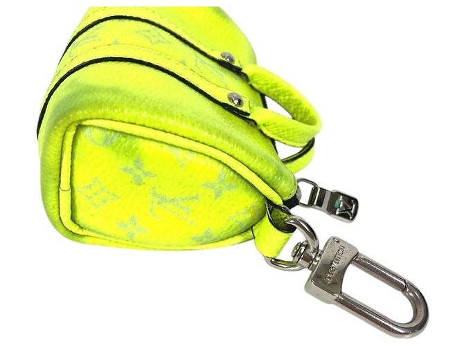 Charm per borsa Mini Keepall Taiga Rama di Louis Vuitton Giallo - vista 5