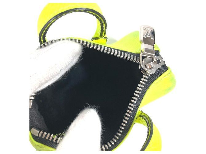 Charm per borsa Mini Keepall Taiga Rama di Louis Vuitton Giallo - vista 8