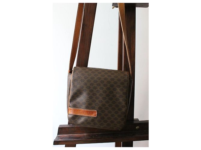 Triomphe Bolsa Céline com aba em lona e couro marrom com padrão triunfo - vista 11