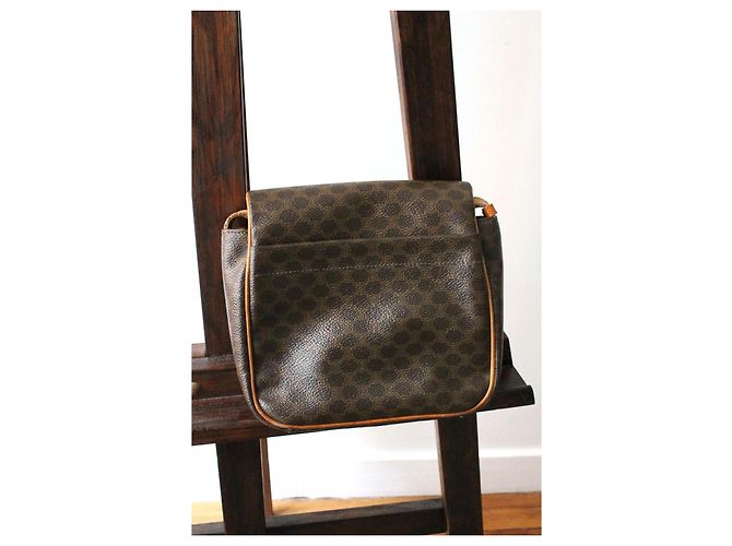 Triomphe Bolsa Céline com aba em lona e couro marrom com padrão triunfo - vista 3