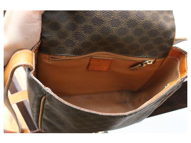 Triomphe Bolsa Céline com aba em lona e couro marrom com padrão triunfo - vista 6