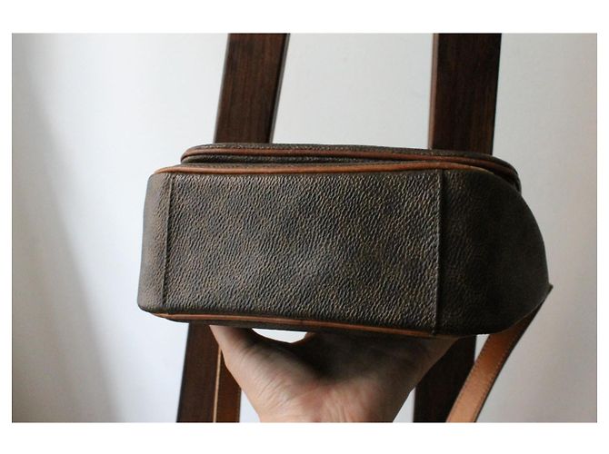 Triomphe Bolsa Céline com aba em lona e couro marrom com padrão triunfo - vista 9