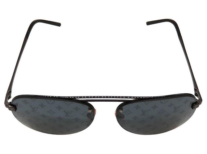 Louis Vuitton Clockwise Monogram Sunglasses Grey - view 2