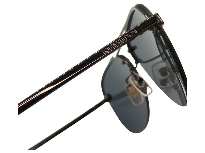 Louis Vuitton Clockwise Monogram Sunglasses Grey - view 4