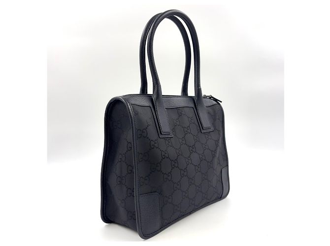 Bolsa de mão em couro e lona preta com padrão GG da GUCCI - vista 2