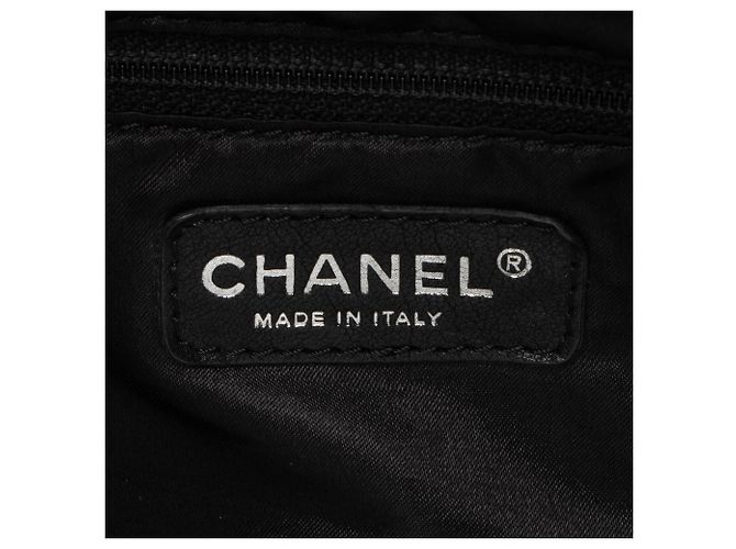 Gabrielle Chanel Tote Shopper Petit Cocos in Pelle di Vitello Nero - vista 8