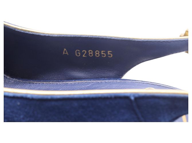 Timeless Décolleté a piattaforma peep-toe con borchie CC di Chanel in suede blu navy - vista 7
