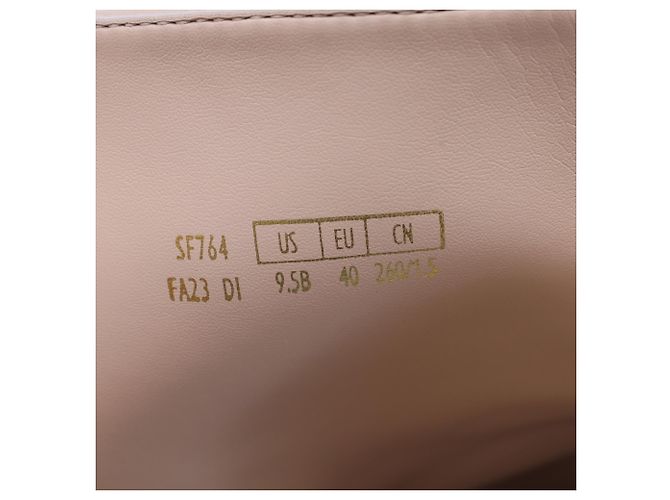 Stivaletti con punta a punta Renegade di Stuart Weitzman in pelle beige - vista 10