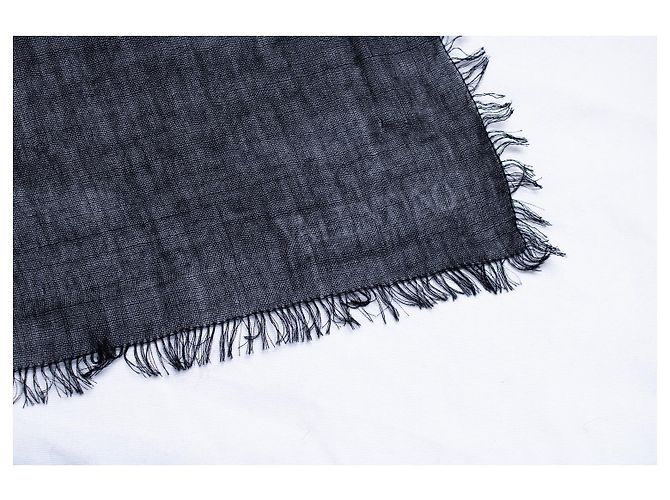 Sciarpa con frange stampata cameo nera di Valentino Nero - vista 4