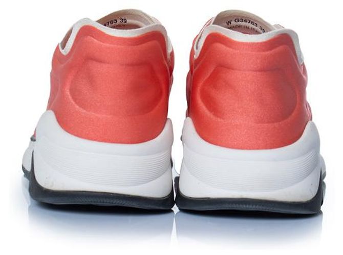Chanel, sneakers basse in lycra rosa con logo CC 19P Nero Bianco - vista 3
