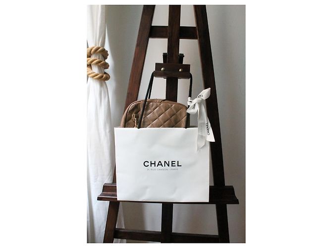 Borsa Chanel Modello Camera in Pelle Beige - vista 19