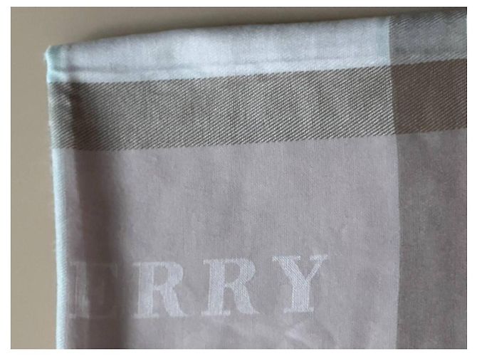 Sciarpa Burberry rosa in lana e cashmere - vista 4