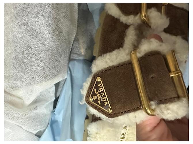 Sandali slide Prada in suede marrone e shearling - vista 6