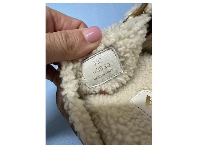 Sandali slide Prada in suede marrone e shearling - vista 8