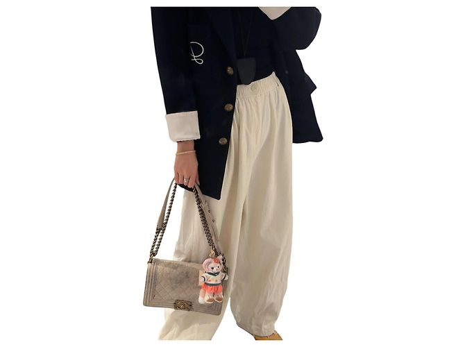 Bolso Boy Flap Chanel de ante acolchado desgastado - Tamaño mediano antiguo Beige - vista 2