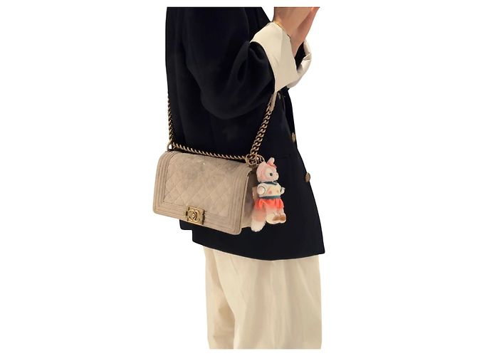 Bolso Boy Flap Chanel de ante acolchado desgastado - Tamaño mediano antiguo Beige - vista 4