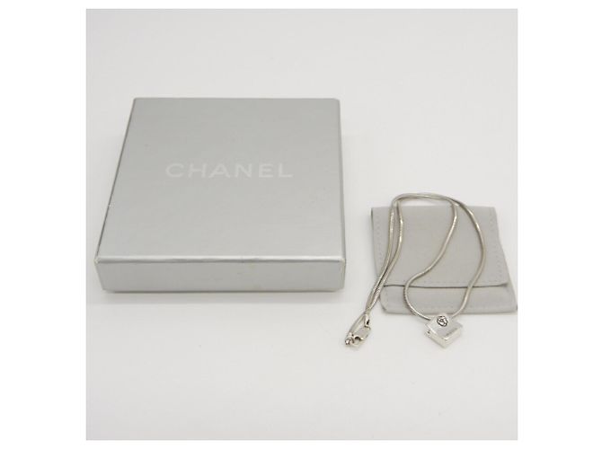 Collar Péndulo Camelia de Chanel - vista 7