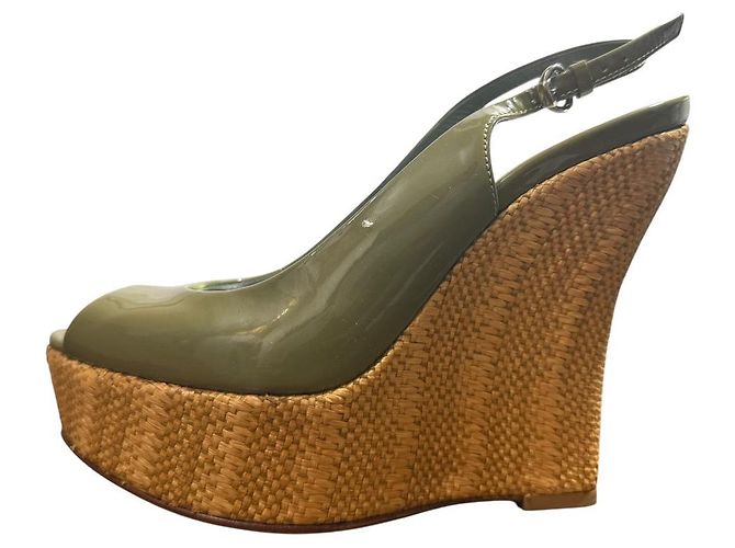 Gucci Wedge-Sandalen aus Lackleder - Ansicht 4