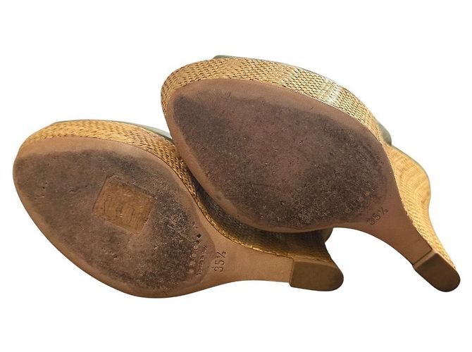 Gucci Wedge-Sandalen aus Lackleder - Ansicht 7