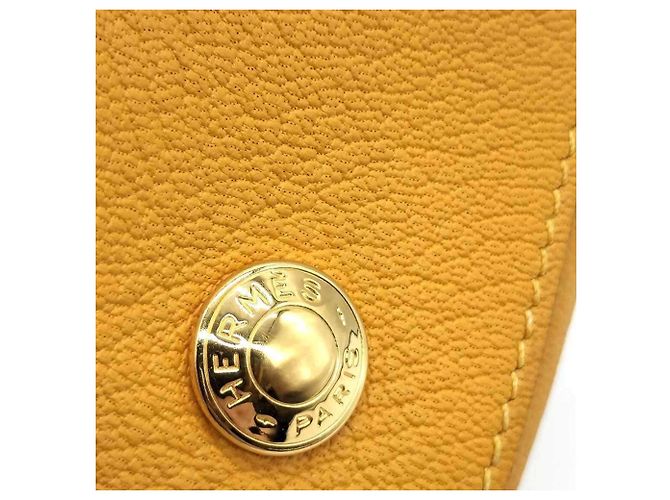 Monedero Hermès Levain Quatre en cuero de cabra amarillo - vista 4