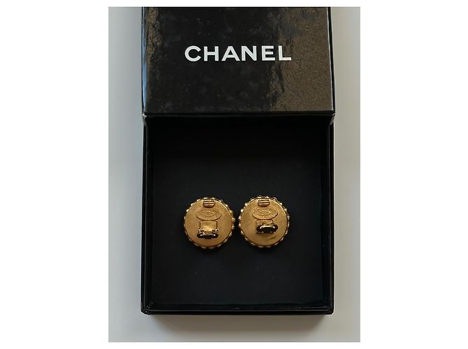 Orecchini a clip CHANEL dorati in acrilico - Collezione 1993 Nero D'oro - vista 2