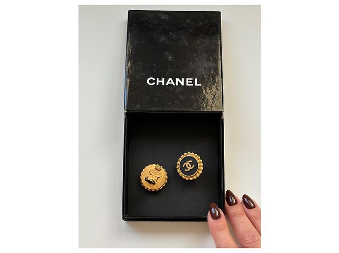 Orecchini a clip CHANEL dorati in acrilico - Collezione 1993 Nero D'oro - vista 4