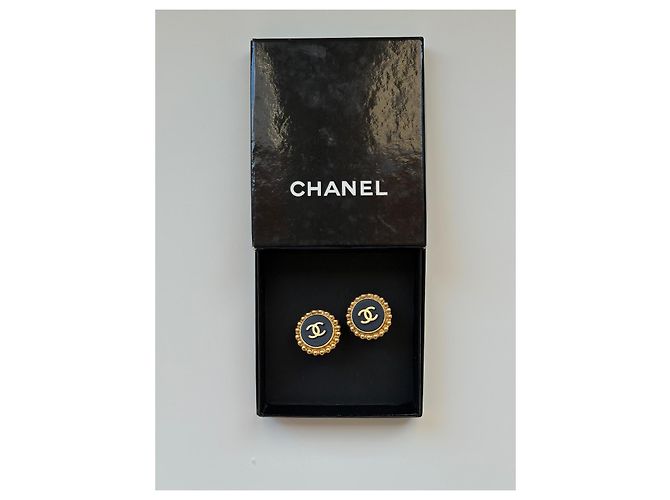 Orecchini a clip CHANEL dorati in acrilico - Collezione 1993 Nero D'oro - vista 5