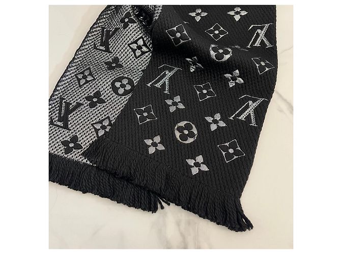 Sciarpa Logomania Shine di Louis Vuitton Nero - vista 5