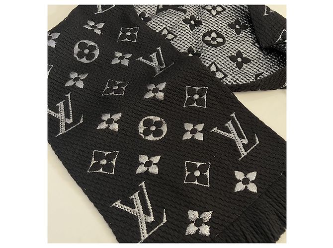 Sciarpa Logomania Shine di Louis Vuitton Nero - vista 6