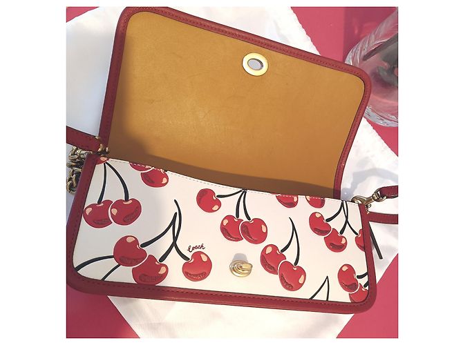 Coach Dinky Tasche mit Kirschmuster Lila Aus weiß - Ansicht 8