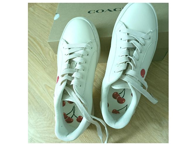 Coach Sneakers mit Kirschmuster Aus weiß - Ansicht 4