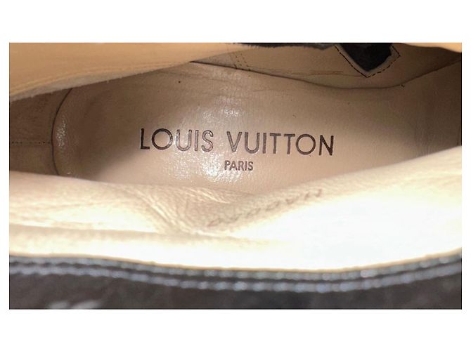 Botines Louis Vuitton de cuero negro con hebilla LV - vista 10
