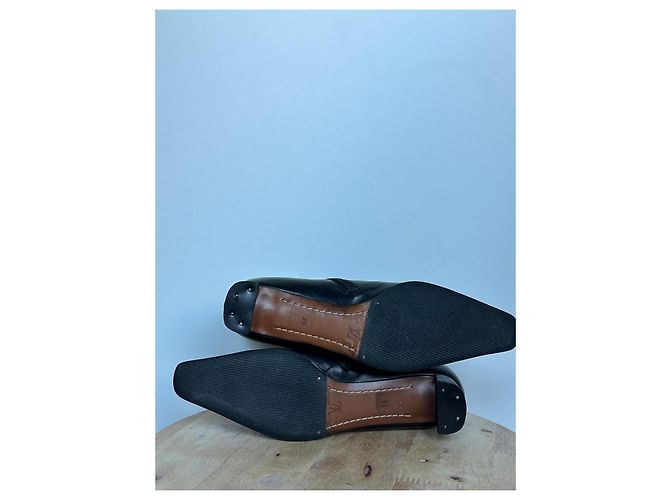 Botines Louis Vuitton de cuero negro con hebilla LV - vista 11