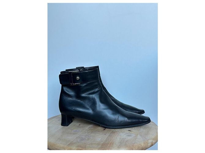 Botines Louis Vuitton de cuero negro con hebilla LV - vista 4