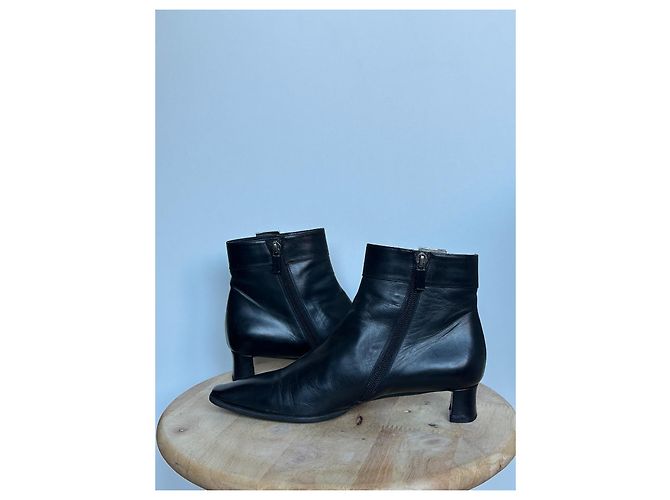 Botines Louis Vuitton de cuero negro con hebilla LV - vista 7
