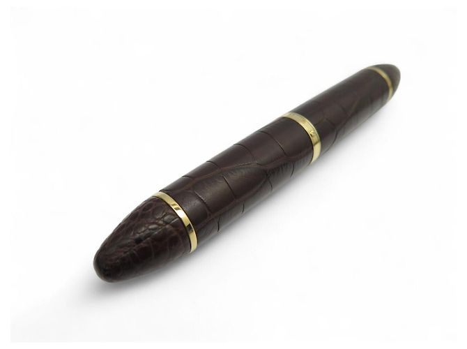 NUEVA PLUMA LOUIS VUITTON CARGO DE CUERO DE COCODRILO Castaño - vista 6