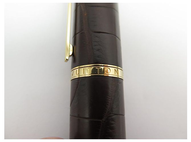 NUEVA PLUMA LOUIS VUITTON CARGO DE CUERO DE COCODRILO Castaño - vista 8