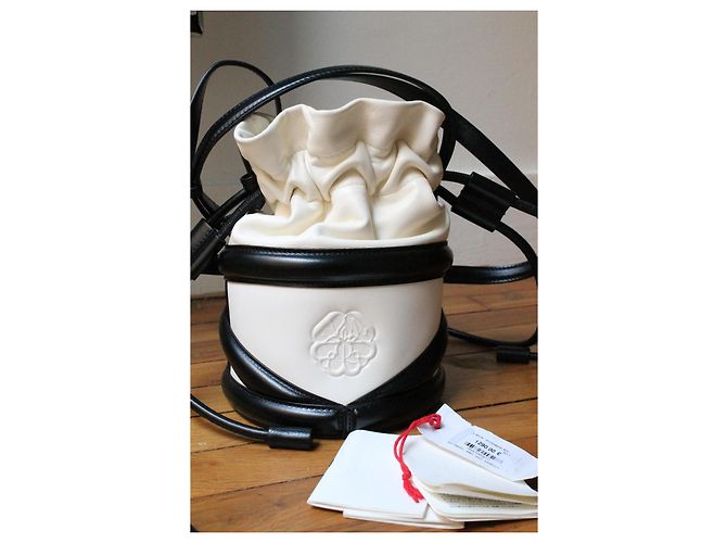 Borsa a secchiello Alexander McQueen in pelle bianca e nera nuova Bianco - vista 11