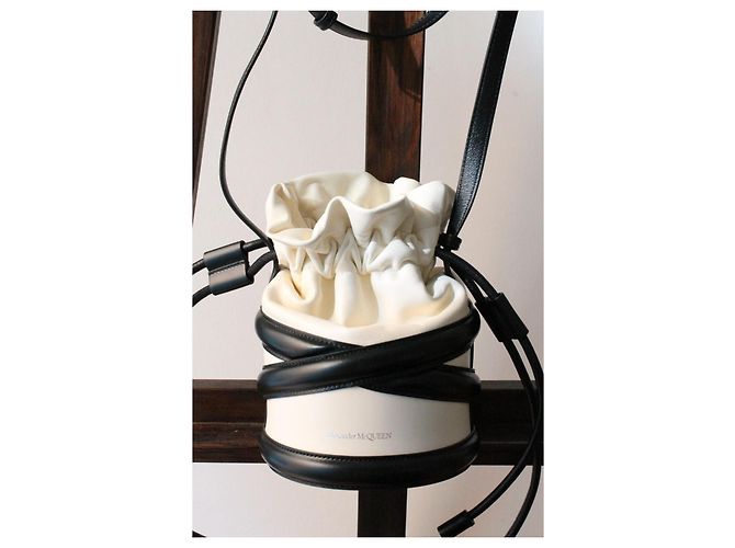 Borsa a secchiello Alexander McQueen in pelle bianca e nera nuova Bianco - vista 3